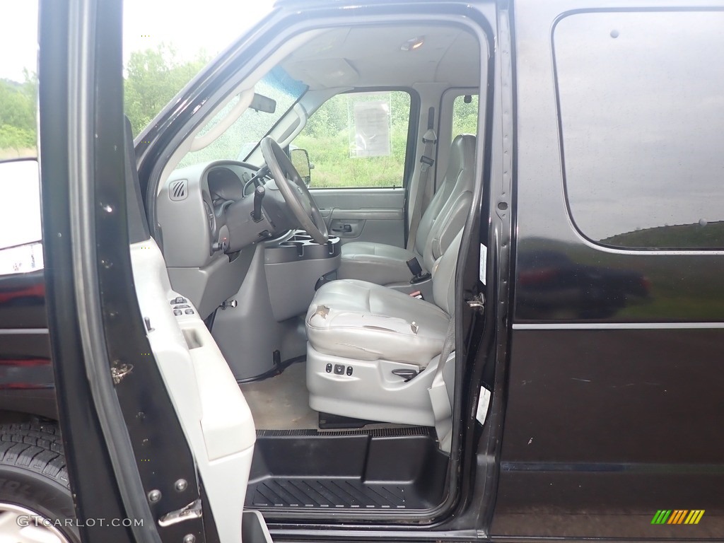 2006 E Series Van E350 XLT 15 Passenger - Black / Medium Flint Grey photo #21