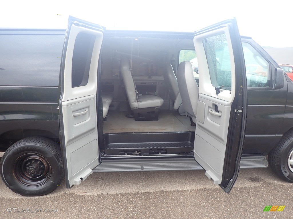 2006 E Series Van E350 XLT 15 Passenger - Black / Medium Flint Grey photo #25