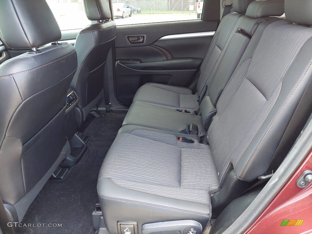 2016 Toyota Highlander LE Rear Seat Photo #142104140