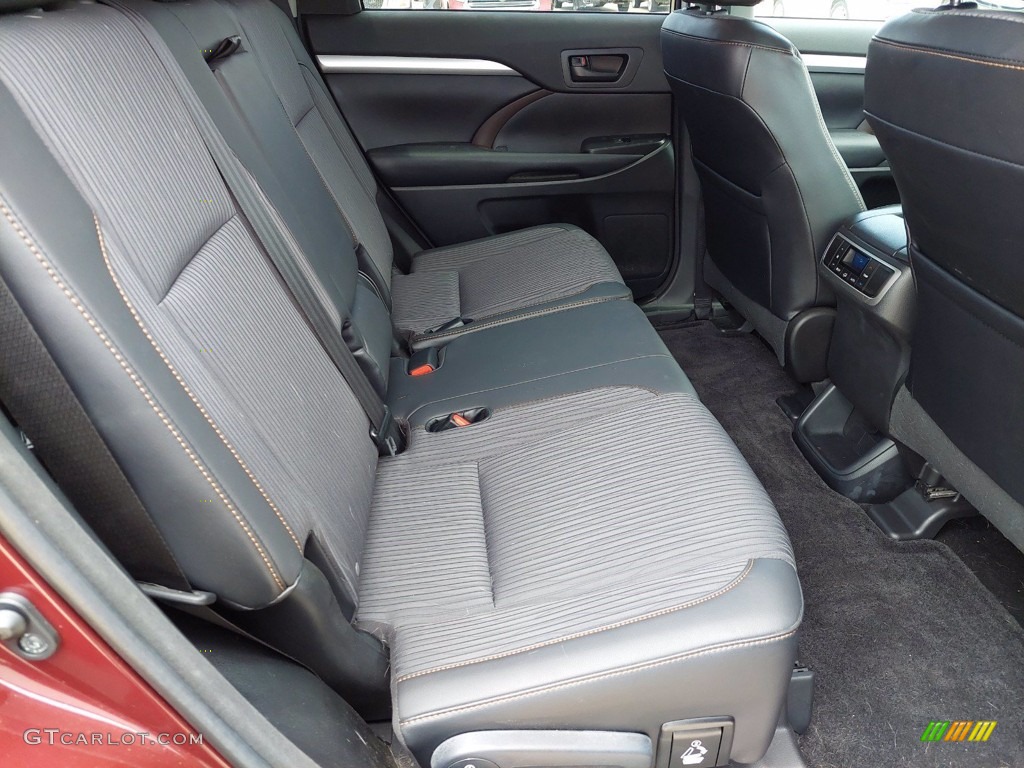 2016 Toyota Highlander LE Rear Seat Photo #142104155