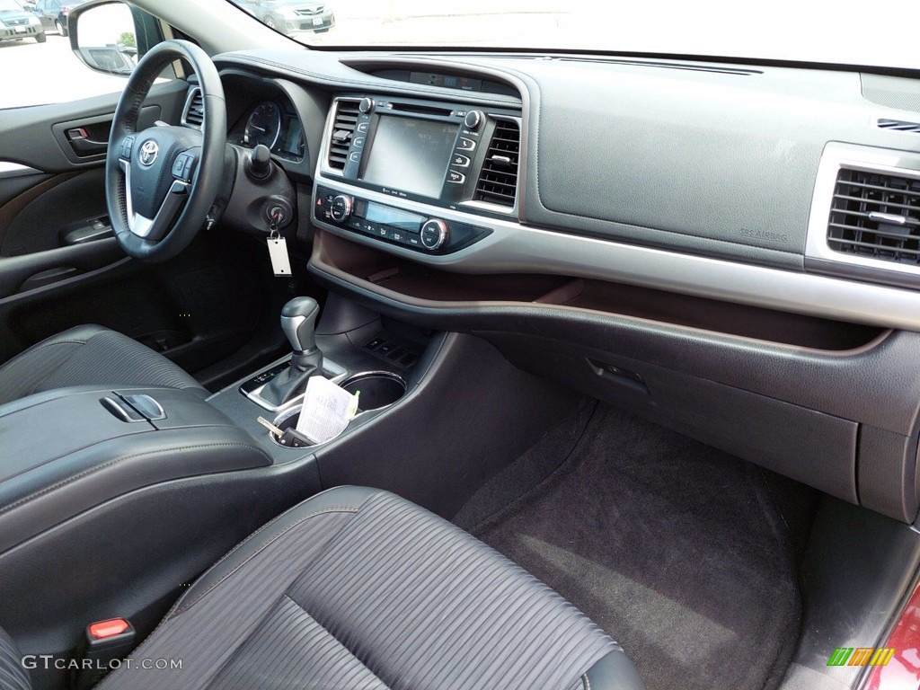 Black Interior 2016 Toyota Highlander LE Photo #142104164
