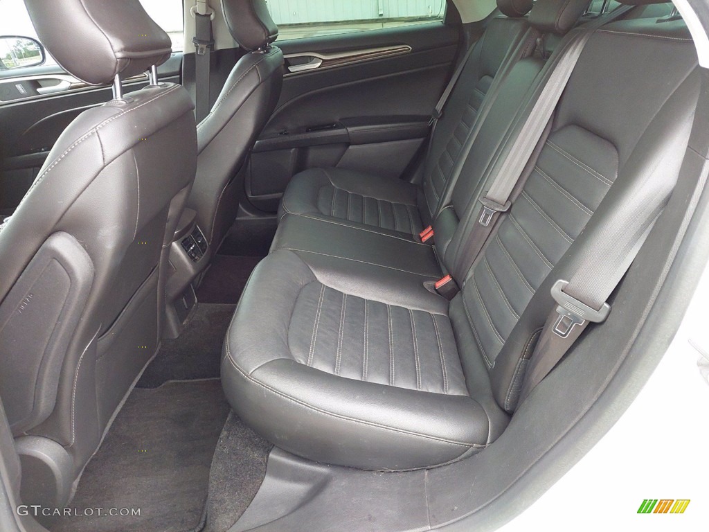 2015 Fusion SE - Oxford White / Charcoal Black photo #23
