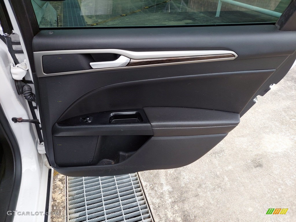 2015 Fusion SE - Oxford White / Charcoal Black photo #25