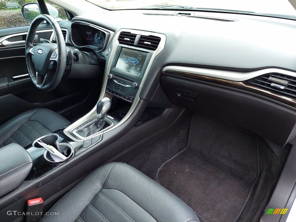 2015 Fusion SE - Oxford White / Charcoal Black photo #29
