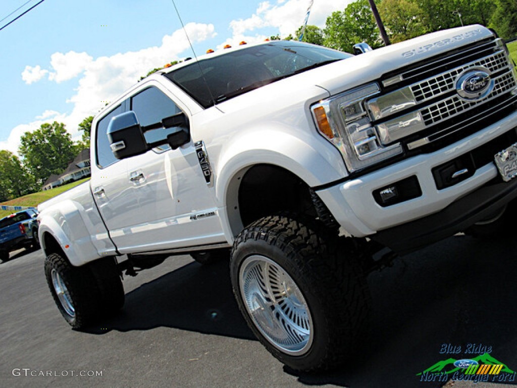 2017 F450 Super Duty Platinum Crew Cab 4x4 - White Platinum / Black/Brunello photo #38