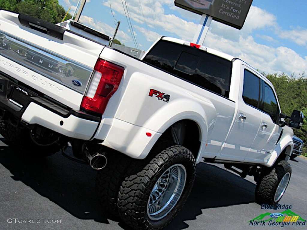 2017 F450 Super Duty Platinum Crew Cab 4x4 - White Platinum / Black/Brunello photo #39