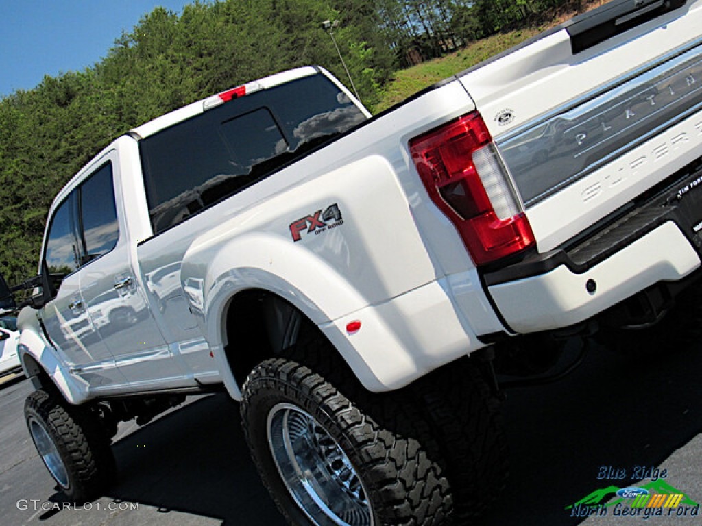 2017 F450 Super Duty Platinum Crew Cab 4x4 - White Platinum / Black/Brunello photo #40