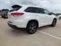 2018 Blizzard White Pearl Toyota Highlander LE  photo #3