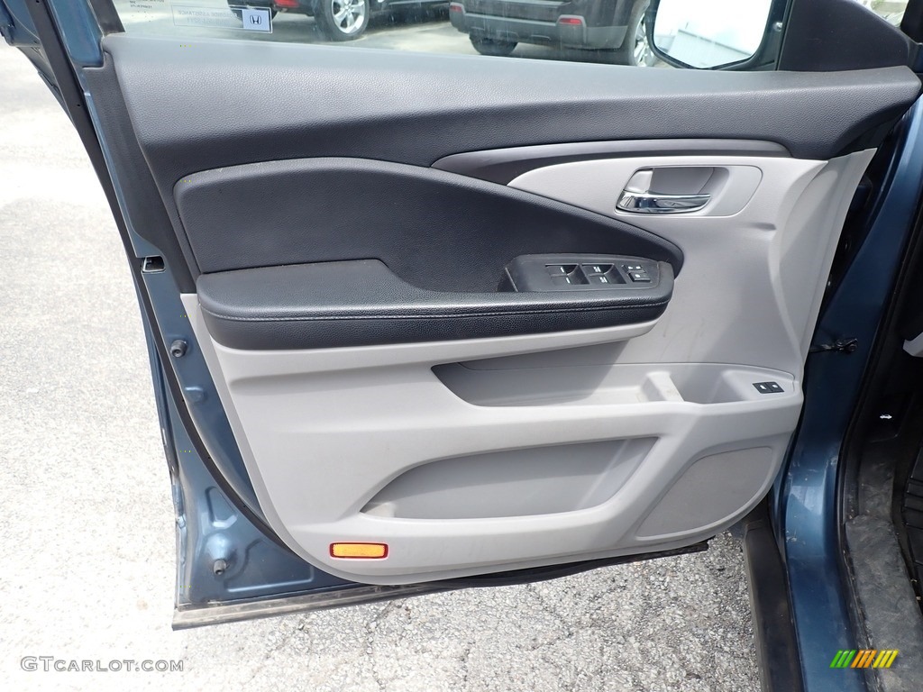 2017 Honda Pilot EX-L AWD Gray Door Panel Photo #142118639