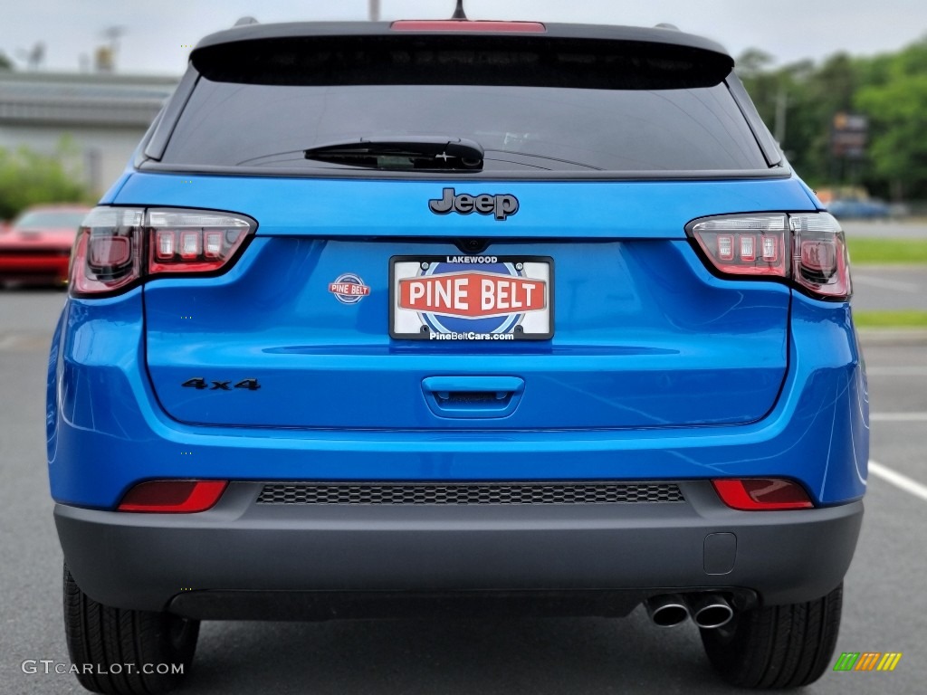 2021 Compass Latitude 4x4 - Laser Blue Pearl / Black photo #5