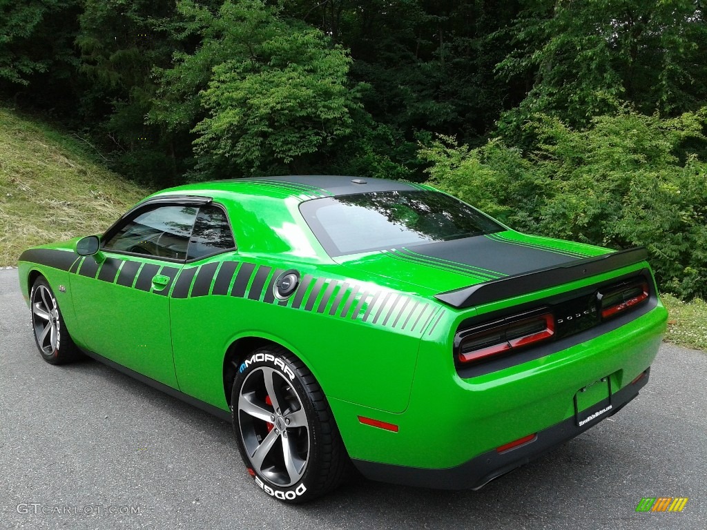 2017 Challenger R/T Shaker - Green Go / Black photo #9