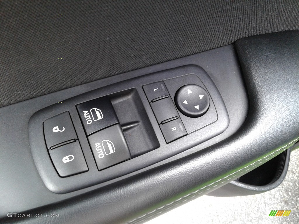 2017 Dodge Challenger R/T Shaker Controls Photo #142126857