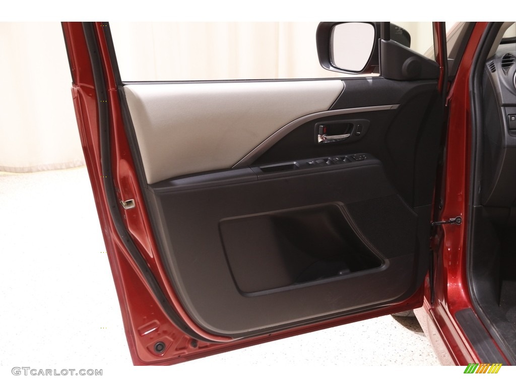 2015 Mazda MAZDA5 Grand Touring Door Panel Photos