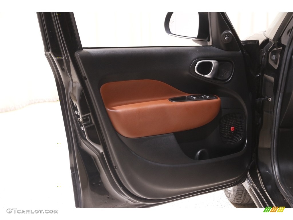 2014 Fiat 500L Trekking Door Panel Photos