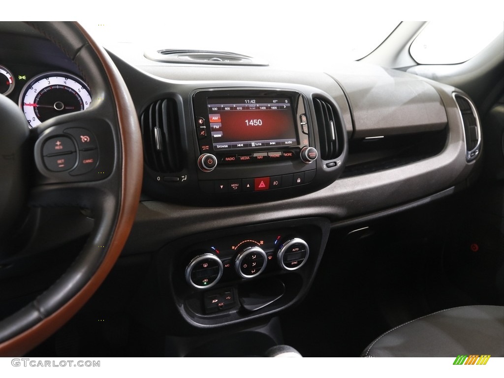 2014 Fiat 500L Trekking Dashboard Photos