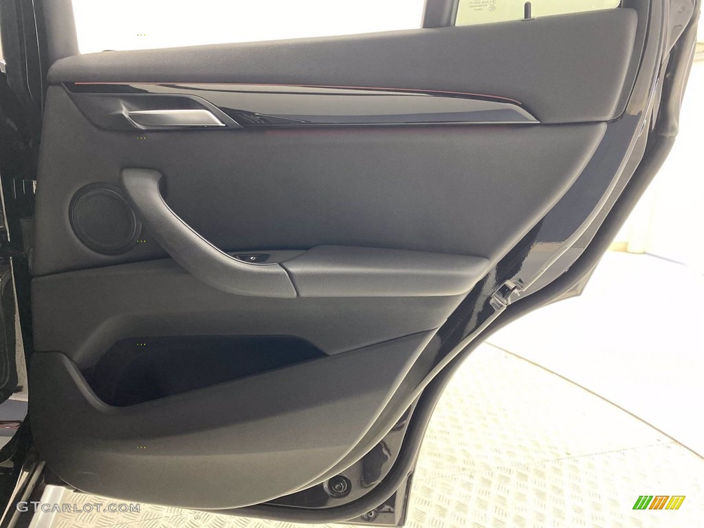 2018 X1 xDrive28i - Jet Black / Black photo #35