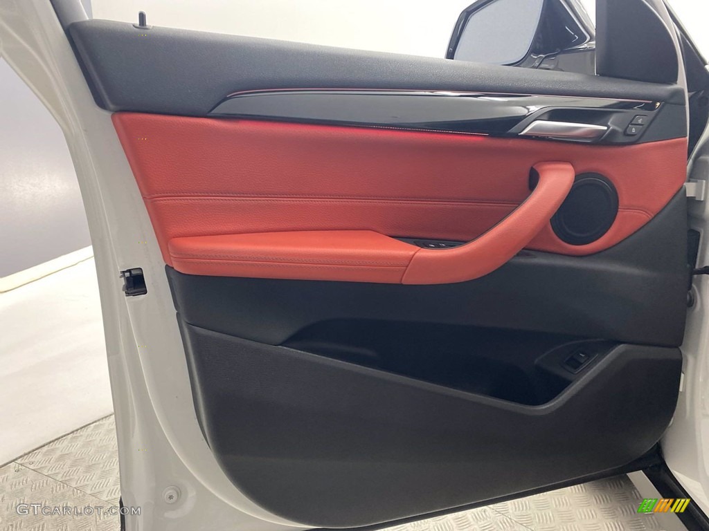 2018 BMW X2 xDrive28i Magma Red Door Panel Photo #142137244
