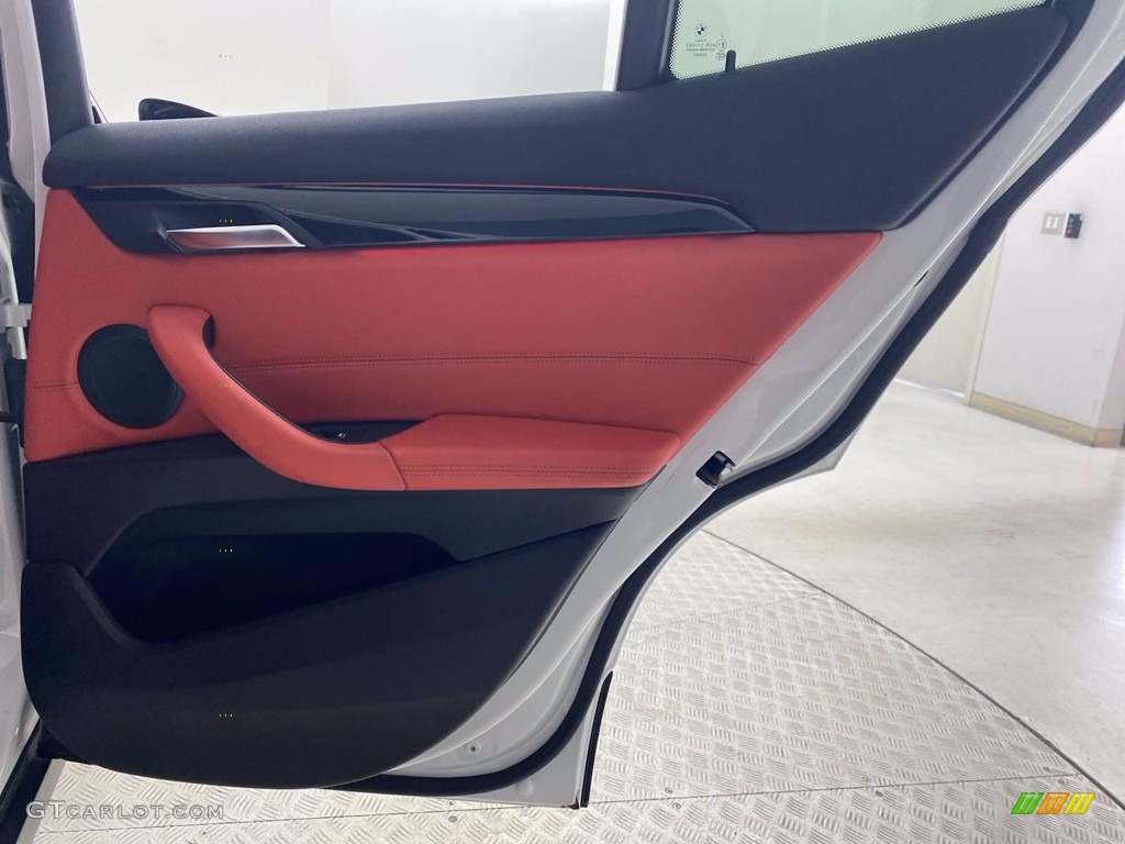 2018 BMW X2 xDrive28i Door Panel Photos