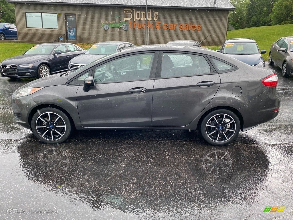 2015 Fiesta SE Sedan - Magnetic Metallic / Charcoal Black photo #1