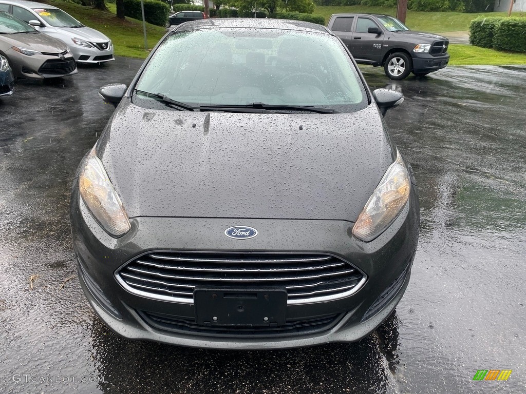 2015 Fiesta SE Sedan - Magnetic Metallic / Charcoal Black photo #3