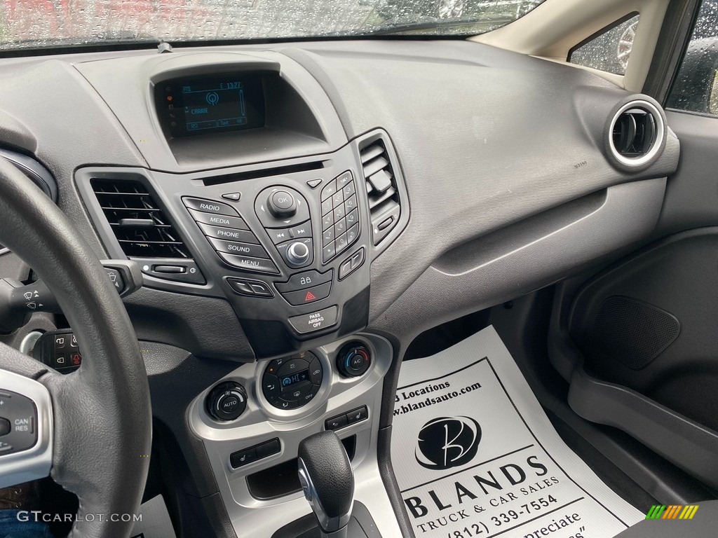 2015 Fiesta SE Sedan - Magnetic Metallic / Charcoal Black photo #22