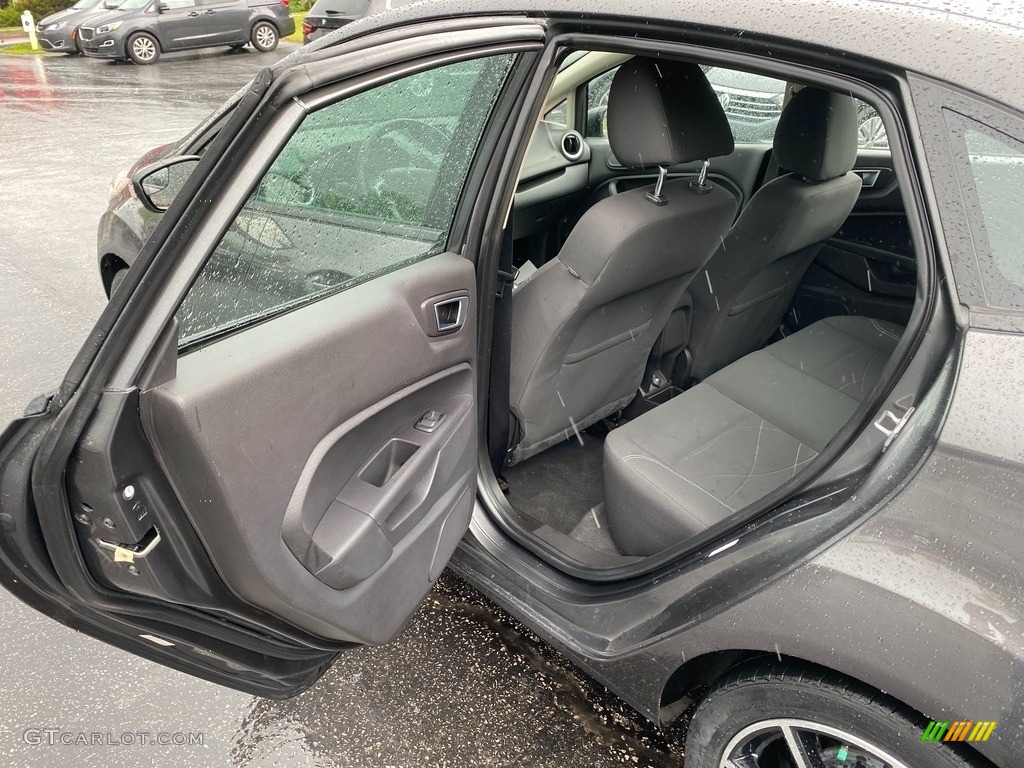 2015 Fiesta SE Sedan - Magnetic Metallic / Charcoal Black photo #31