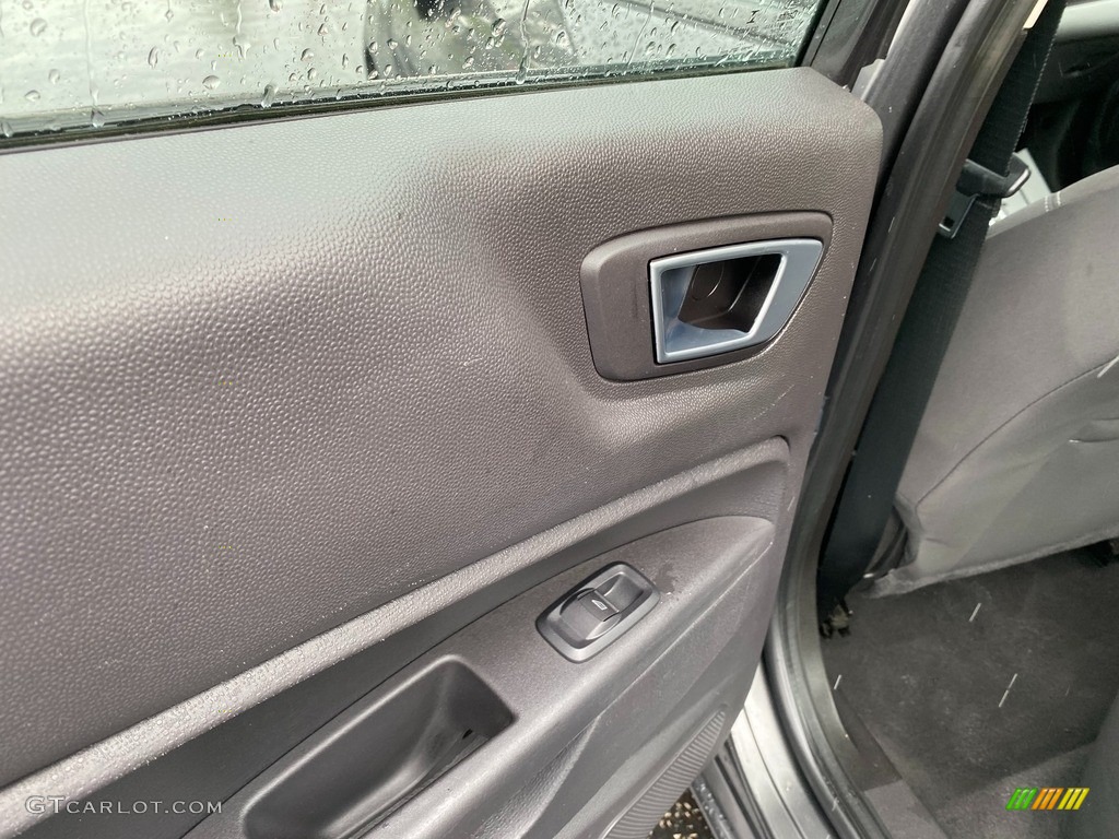 2015 Fiesta SE Sedan - Magnetic Metallic / Charcoal Black photo #32