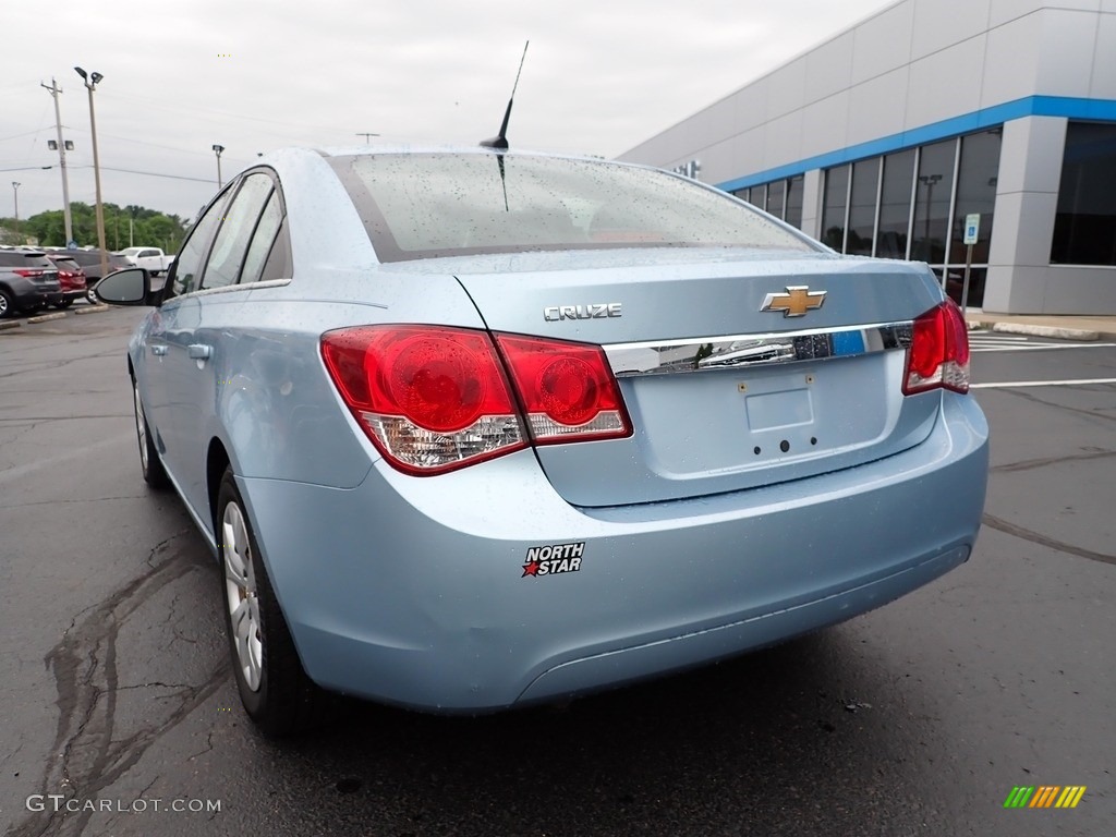 2012 Cruze LS - Ice Blue Metallic / Jet Black/Medium Titanium photo #5