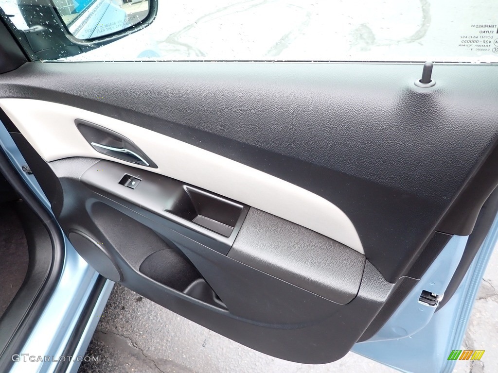 2012 Cruze LS - Ice Blue Metallic / Jet Black/Medium Titanium photo #17