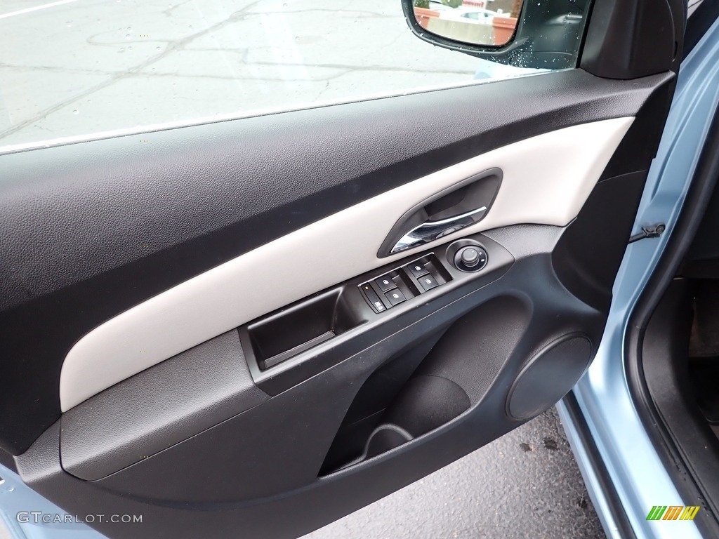 2012 Cruze LS - Ice Blue Metallic / Jet Black/Medium Titanium photo #24