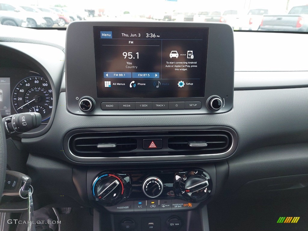 2022 Hyundai Kona SE Controls Photo #142143334