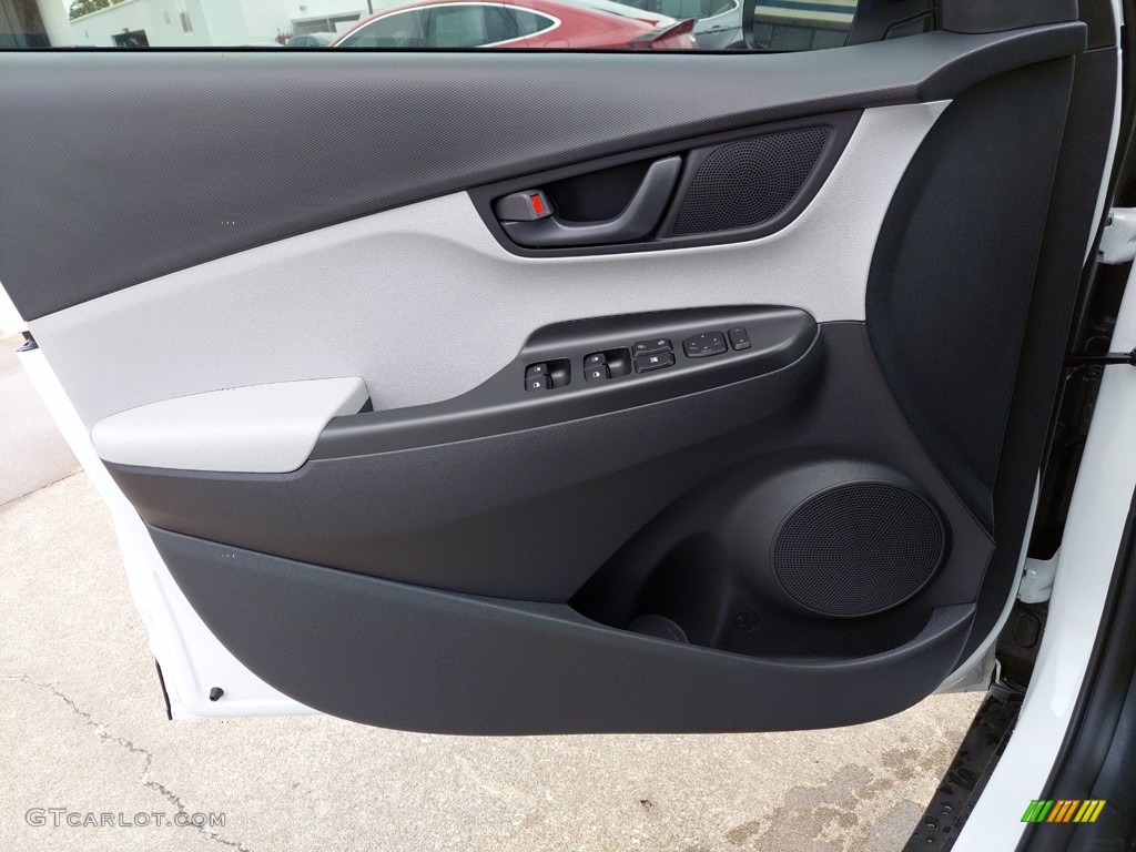 2022 Hyundai Kona SE Gray/Black Door Panel Photo #142143667