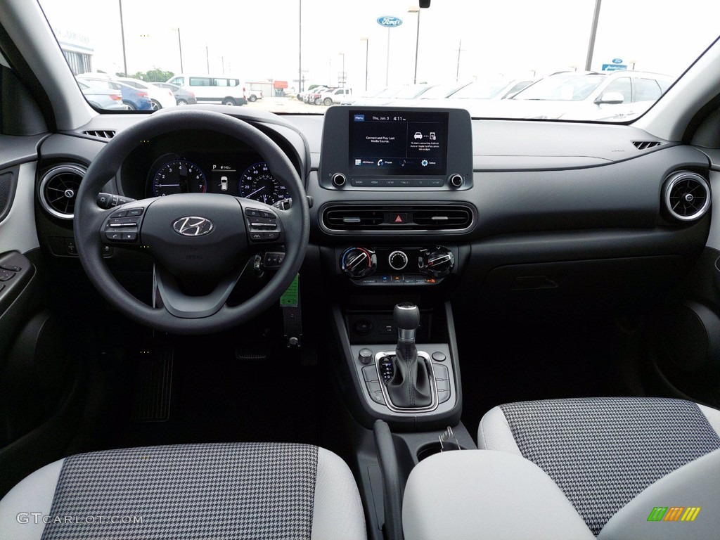 2022 Hyundai Kona SE Front Seat Photo #142143889