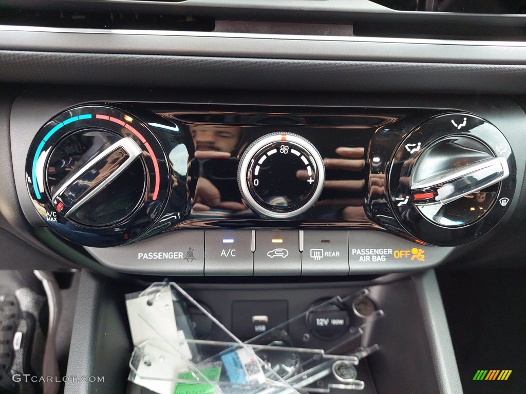 2022 Hyundai Kona SEL Controls Photo #142144087