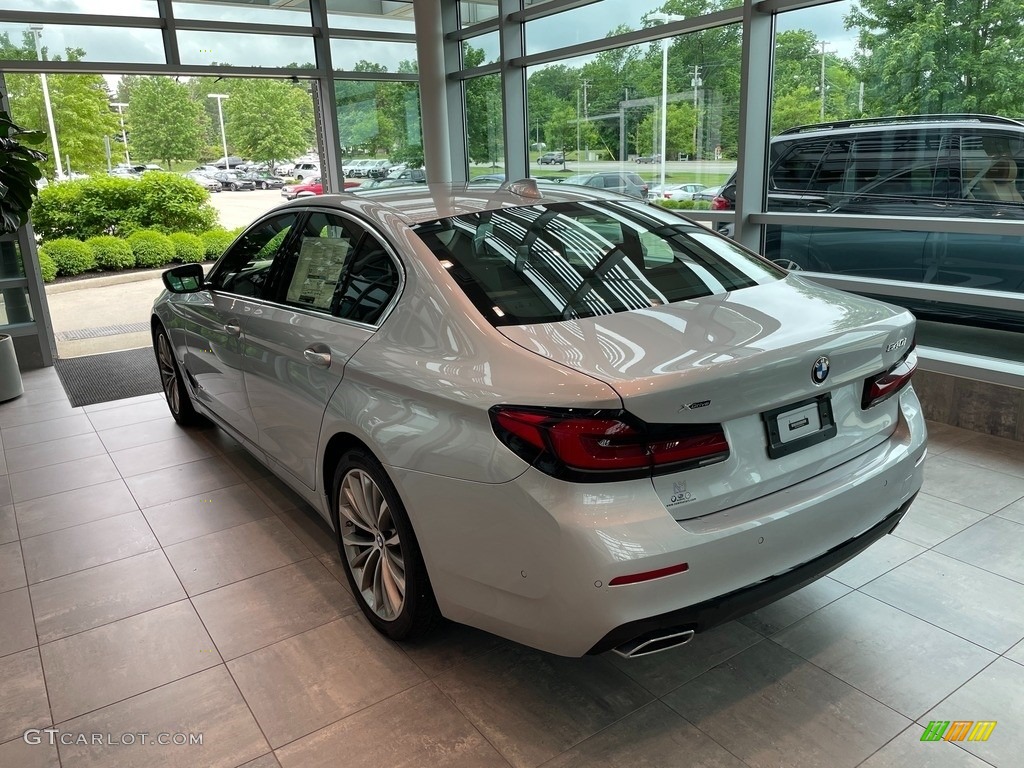 2021 5 Series 540i xDrive Sedan - Glacier Silver Metallic / Black photo #2