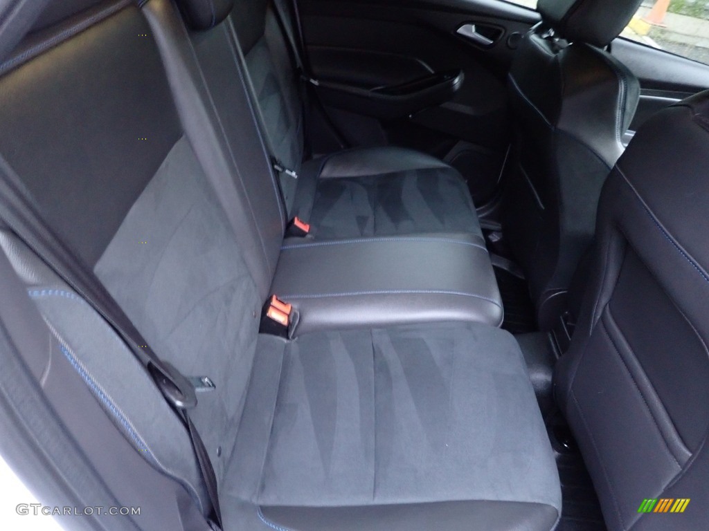 2016 Ford Focus RS Rear Seat Photos