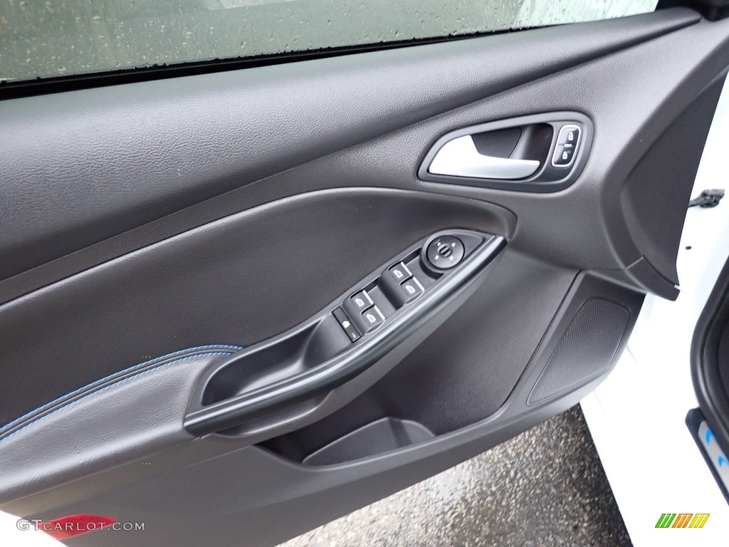 2016 Ford Focus RS Door Panel Photos