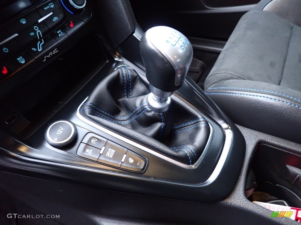 2016 Ford Focus RS Transmission Photos