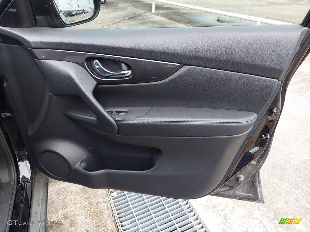 2019 Nissan Rogue S Door Panel Photos