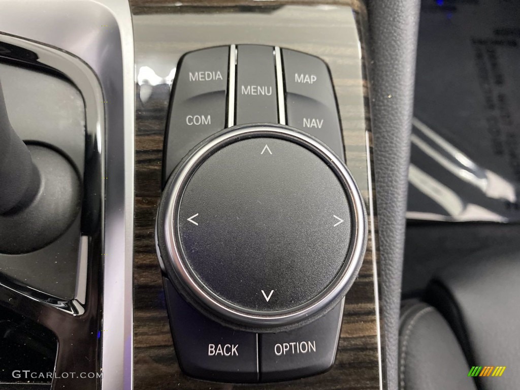 2018 BMW 5 Series 530i Sedan Controls Photos