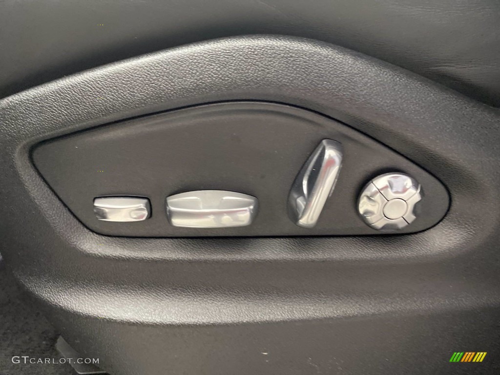 2019 Porsche Cayenne Standard Cayenne Model Controls Photo #142158713