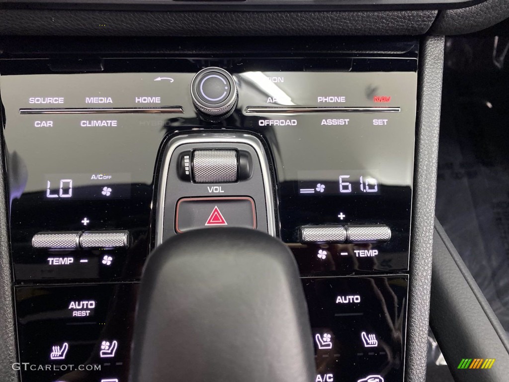 2019 Cayenne  - Black / Black photo #26