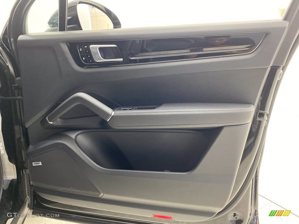 2019 Cayenne  - Black / Black photo #31