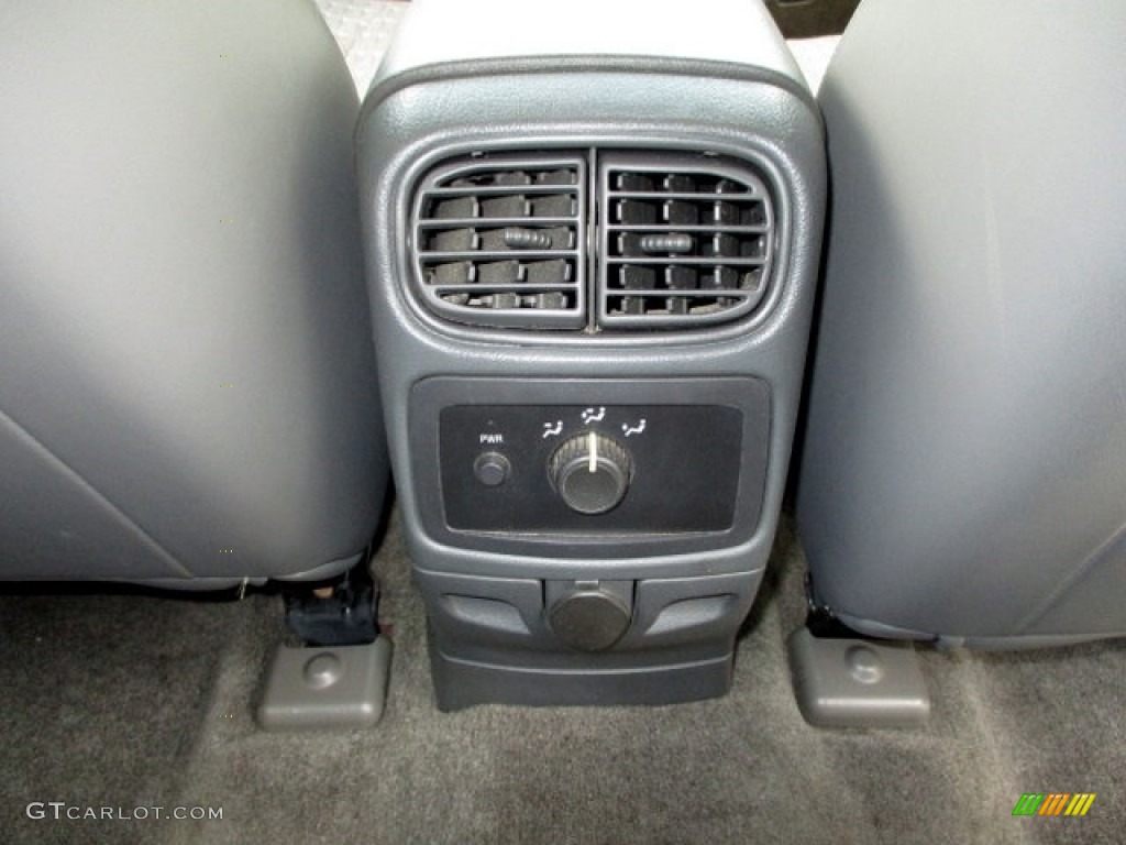 2004 Envoy XUV SLE - Magnetic Red Metallic / Dark Pewter photo #22