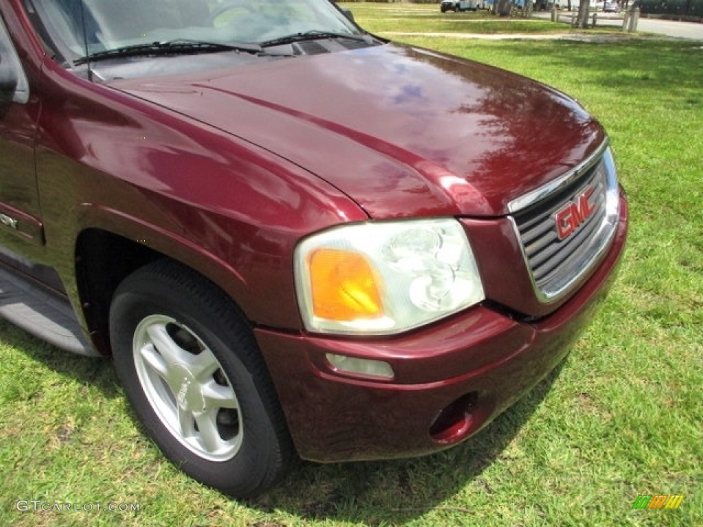 2004 Envoy XUV SLE - Magnetic Red Metallic / Dark Pewter photo #27