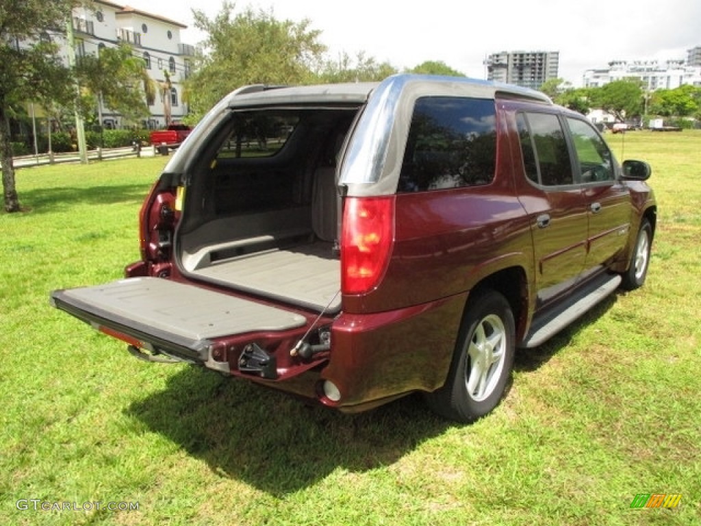 2004 Envoy XUV SLE - Magnetic Red Metallic / Dark Pewter photo #31