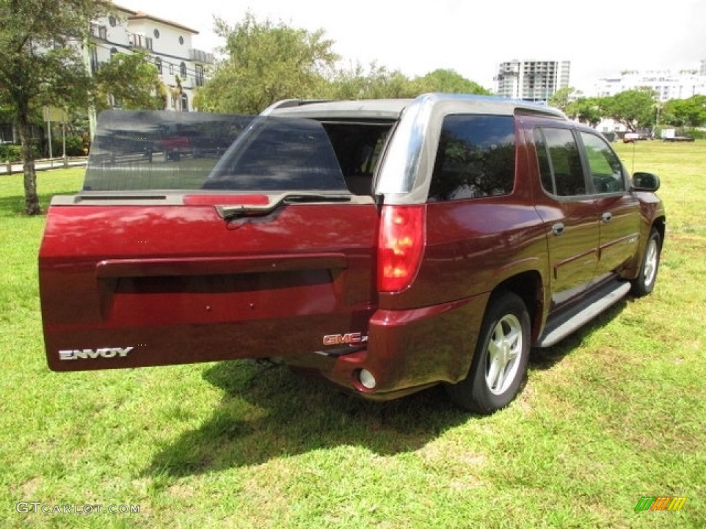 2004 Envoy XUV SLE - Magnetic Red Metallic / Dark Pewter photo #33