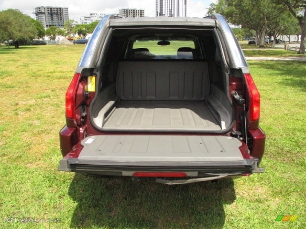 2004 Envoy XUV SLE - Magnetic Red Metallic / Dark Pewter photo #36