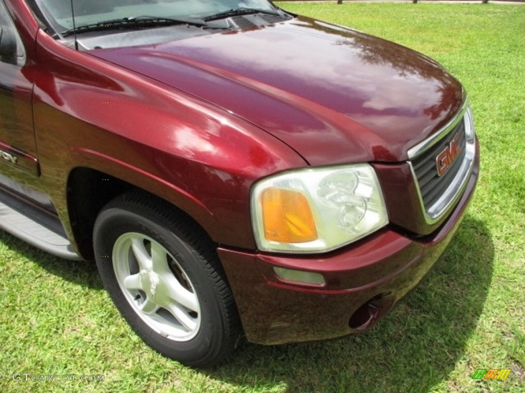 2004 Envoy XUV SLE - Magnetic Red Metallic / Dark Pewter photo #46