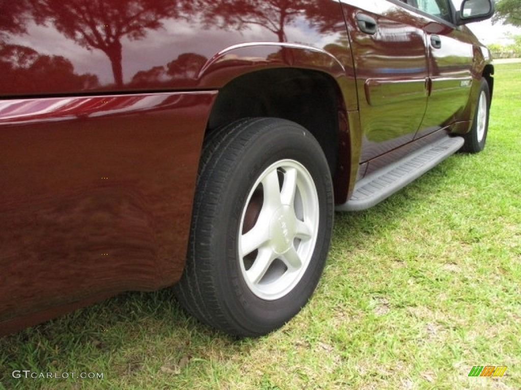 2004 Envoy XUV SLE - Magnetic Red Metallic / Dark Pewter photo #48